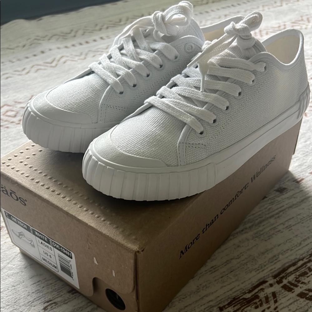 Taos White Canvas Sneakers